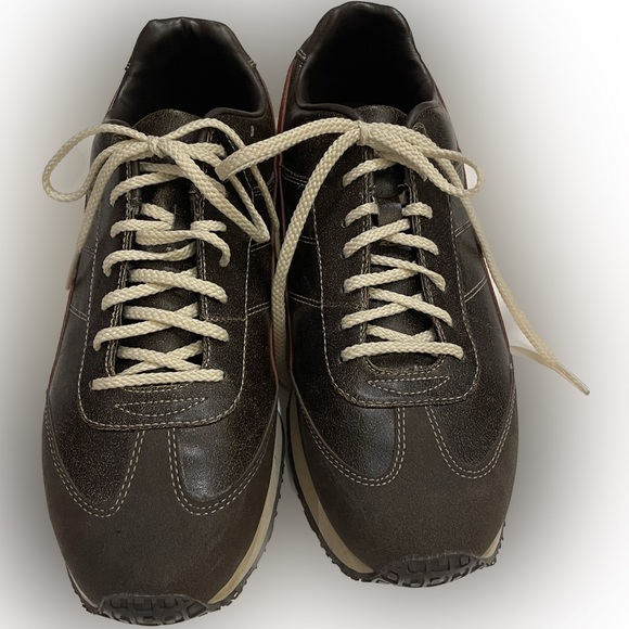 ❤️🔥Host Pick❤️🔥 Predictions Retro Vintage Style Athletic Shoe - Picture 2 of 12